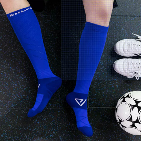 Da decoração à função: a evolução histórica da duração da meia de futebol e seu impacto no desempenho do jogador